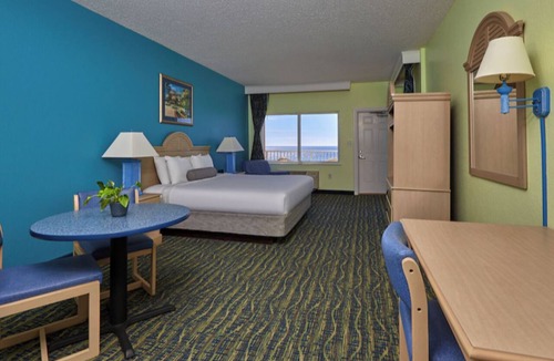 West Panama City Beach Hotel | Palmetto | Classic King | Family Beach Trip | Near Pier Park