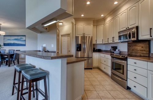 Sevierville House | Panoramic Mountain Range Views! Spacious 2 King BR Chalet w/Garage, Jacuzzi, WiFi & Free Tickets
