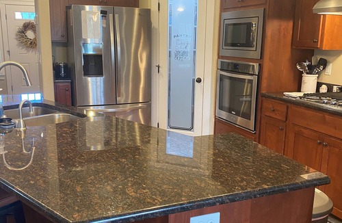Salem House | Par 4 Fabulous 3 bedroom next to Salem Oregon Golf Course, 6 miles to downtown.