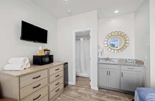 Pensacola Beach Hotel | Paradise inn
