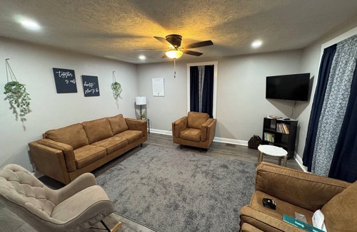 Alum Bank House | Pauls Place 4-Bedroom house with AC in charming Pleasantville