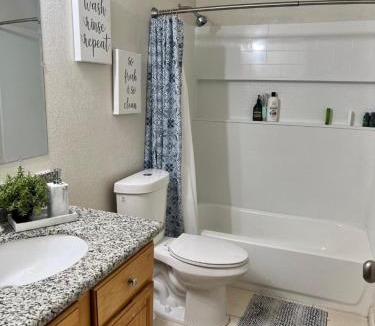 Fresno Apartment | Peaceful 2bed,1bath condo with free parking all yours to enjoy