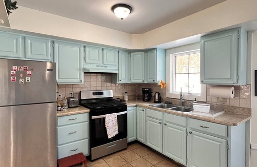 Florence Cottage | Peaceful 3-bedroom cottage in the woods in Brandon