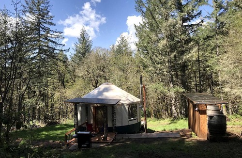 McMinnville Cabin | Peaceful Comfy Yurt with Everything Needed for a Glamping Getaway in McMinnville, Oregon