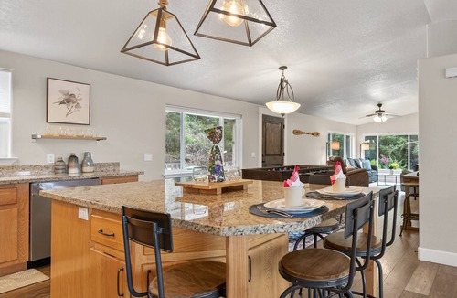 Florence House | Peaceful Lake Retreat with Stunning Views! Pet Friendly, Walk to Siltcoos Lake, Relaxing Deck w/BBQ