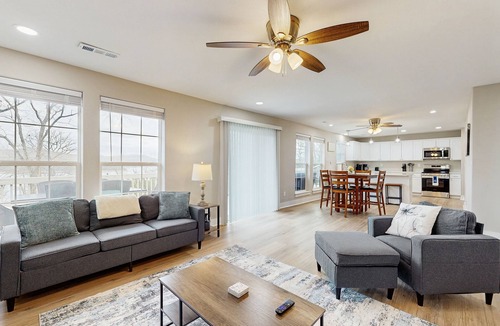 Lost Bridge Village House | Peaceful Top-Floor Retreat with Lake Views, Spacious Deck, AC, and Washer/Dryer