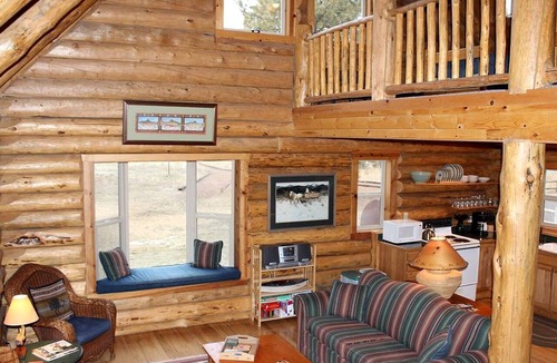Chiloquin Cabin | Peaceful Waterfront Log Cabin near Crater Lake National Forest, Oregon