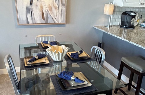 Fort Walton Beach Condo | Pelican Isle #207: Gulf-front. Stunning Decor. Pool, Beach Svc, King BR+bunkies