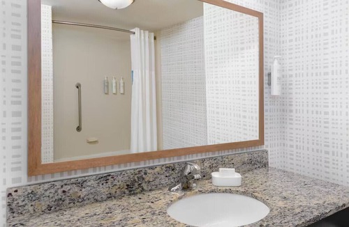 Pensacola Hotel | Pensacola Bay 2 Queen Studio w/Breakfast, Gym & Pool