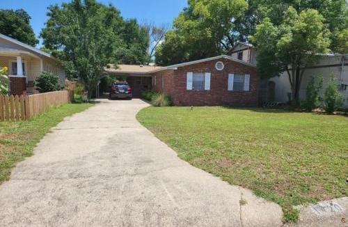 East Hill Ski Chalet | Pensacola Paradise - 3BR 2Full Bath cottage in upscale area 5 min to beach and downtown