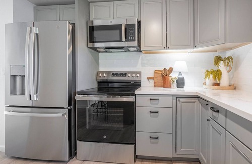Deschutes River Woods House | Pet friendly close in on 1 Acre, 3-bedroom house with A/C in Bend + RV Hook up