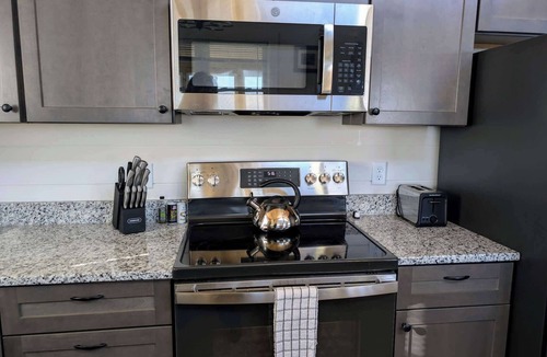 Sullivan House | Pet-Friendly Fishing Cabin 5 minutes to the Beach