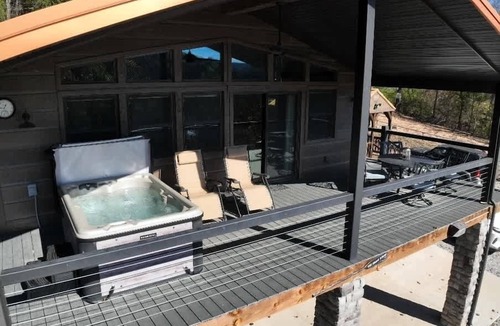 Eureka Springs Cabin | Pet Friendly, Hot Tub, Fenced In Yard, Lake Access