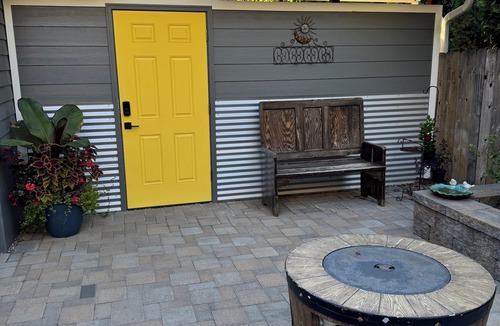 Eugene House | Pet Friendly Tiny Glass House Close To The Airport and Downtown