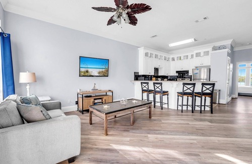 El Centro Beach House | ☀️Pet Friendly-Walk to Beach-Pool-Knee Deep☀️