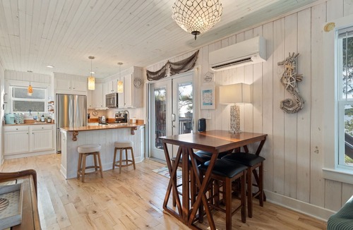 Navarre House | PETS WELCOME VERY QUIET on the Water of PNS Bay minutes from Navarre Beach