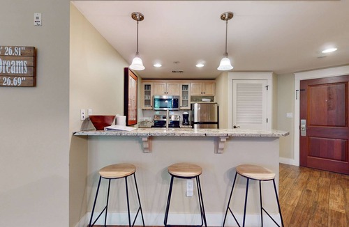 Baytowne Wharf Condo | Pilot House getaway steps to shops & dining with pool & fitness center