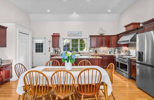 Barnstable House | Prime Meridian: 033-Ba Spacious and Special, Walk to Beach, Harbor, Village