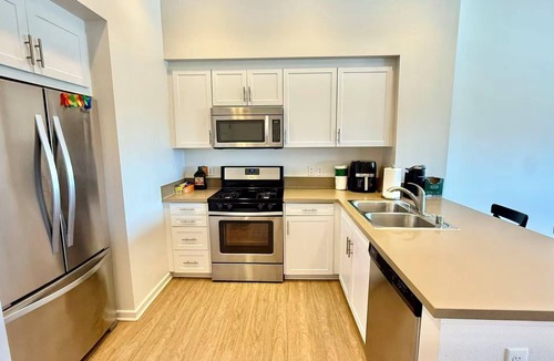 Tustin Apartment | Prime Studio Retreat Near Irvine with Pool & Gym
