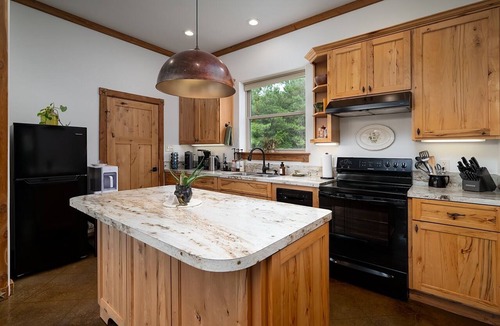 Cherokee County Cabin | Private 300-Acre East Texas Retreat — Hot Tub, Stocked Pond, Total Seclusion