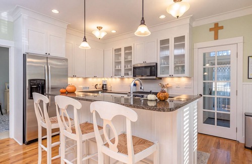 Nelscott House | Private Beach House* Hot Tub * Pool* Pets *EV