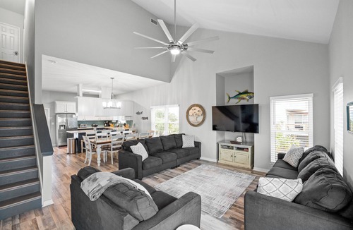 Perdido Key Coves One House | PRIVATE HEATED POOL HOT TUB PRIVATE BEACH, BOAT & BAY ACCESS, VOLLEY/PICKLEBALL!