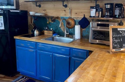 Dugspur Cabin | Private, Pet Friendly Creekside Yurt with Hot Tub in Dugspur, Perfect for a Virginia Glamping Getaway