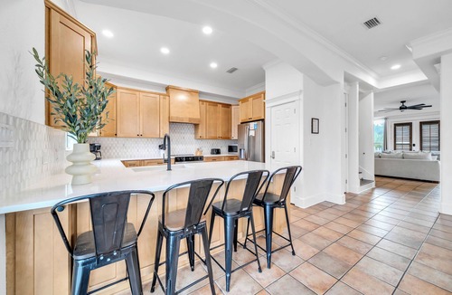 Emerald Waters Village House | Private Pool & Beach Access! Free 5+ Car Parking
