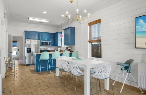 Holiday Beach House | Private Pool - Arcades - Pergola -1 block to beach