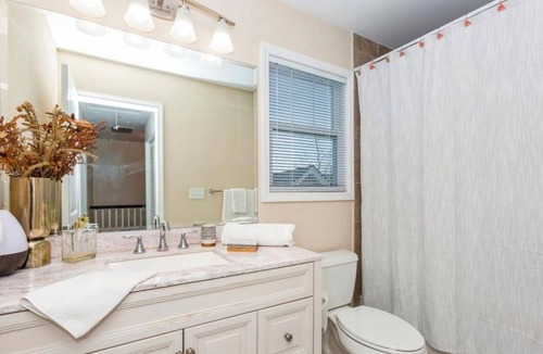 Highlands Bed & Breakfast | Private Room &Bathroom, Quaint Beach Town, Free local beaches, Ferry to NYC