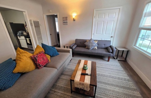 Vallejo House | Quiet, centrally located 2 BR house just minutes from Napa, SF, Bay, and more!