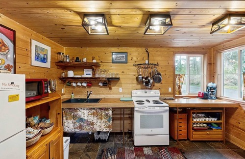Otter Rock Cabin | Quiet, Dog-Friendly Cabin Close to the Beach with WiFi and Tons of Character