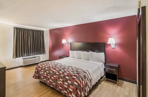 Florida Panhandle Hotel | Red Roof Inn & Suites Pensacola East - Milton
