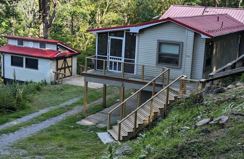Stanley House | Red Roof mountain cabin with Hot Tub, Starlink & Whole-house Generator