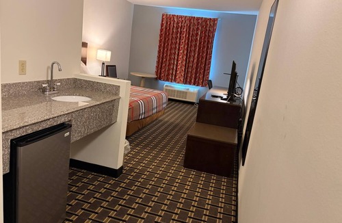 Milton Hotel | Regency Inn and Suites
