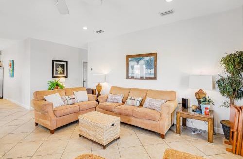Fort Morgan Pines House | Relax by the Bay