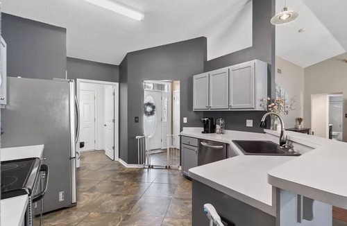 Navarre House | Relaxation and Tranquility Awaits at the Bikini Bottom