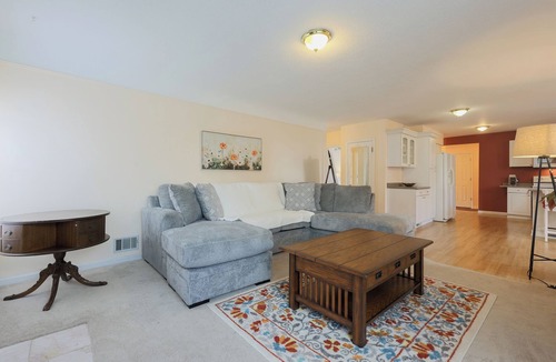 Oak Grove House | Relaxing 3BR Escape w/Hot Tub Near Portland