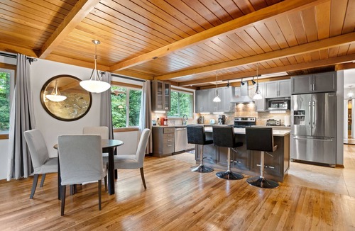 Mount Park House | Remodeled one level w/yard , heart of lake oswego