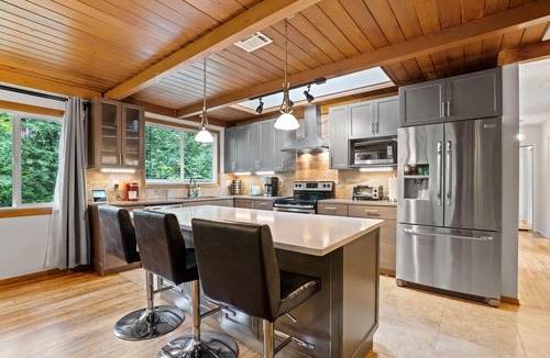 Mount Park House | Remodeled one level w/yard , heart of lake oswego