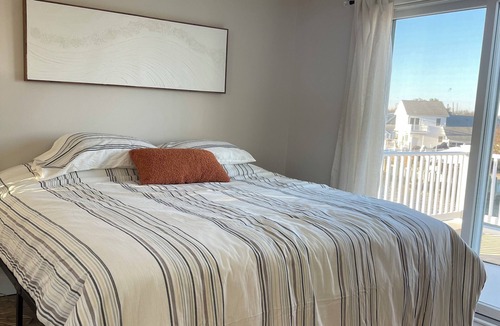 Beach Haven West House | RENO’D Beach Heaven West waterfront Lagoon with dock 2 decks Walk to bay beach