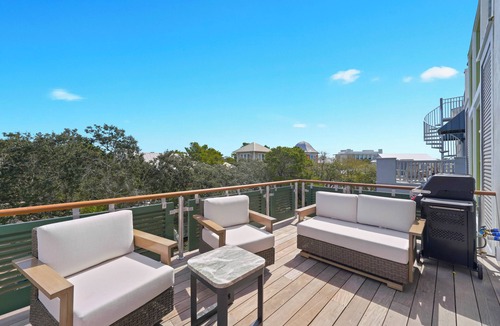 Seaside House | Renovated Luxury Townhome On Ruskin Park in SeasideFL- 3 King Suites
