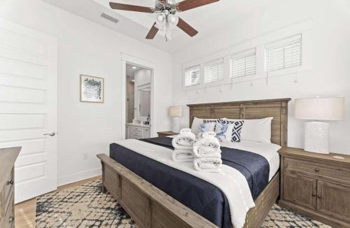 Santa Rosa Beach Apartment | Rhema Luxury Beach Haus 2BR 2B ResortPool with optional 6-seater GolfCart & 4Bikes