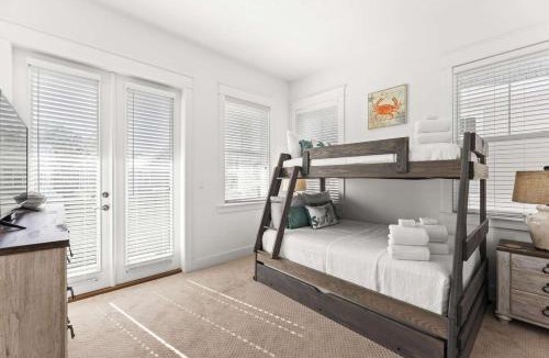 Santa Rosa Beach Apartment | Rhema Luxury Beach Haus 2BR 2B ResortPool with optional 6-seater GolfCart & 4Bikes