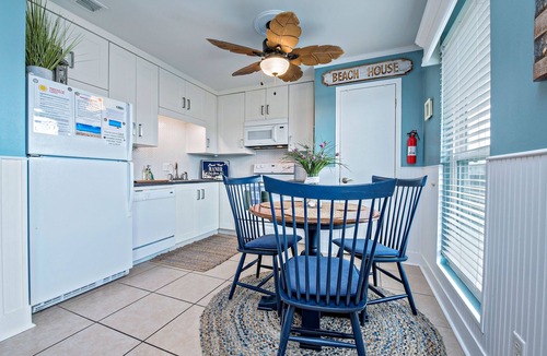 Gulf Shores Condo | Ride the TIDE Beachside! 2Bd, 1B, Free Parking! Steps 2 Sand! 200 5 Star Reviews
