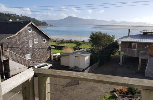Happy Camp Hideaway House | Right across from Bay and Ocean and just steps to the beach!