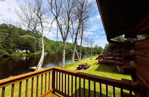 Crystal Falls House | Riverfront Cabin #1