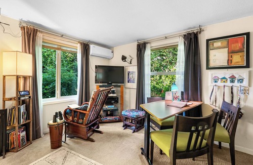 Bolton Cottage | Riverfront Cottage on the Willamette · Blue Heron Sanctuary near Portland