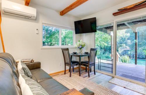 Sandy Apartment | Riverfront Sandy Retreat, Fish & Kayak On-Site