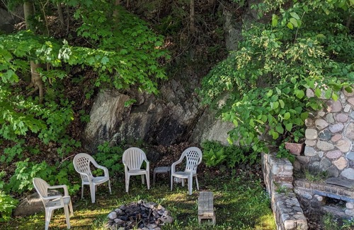 Upper Peninsula Michigan Cottage | Rock Cut Cottage Marquette - 2 Bedrooms, Lake Views, SAUNA & 17 acres of hiking